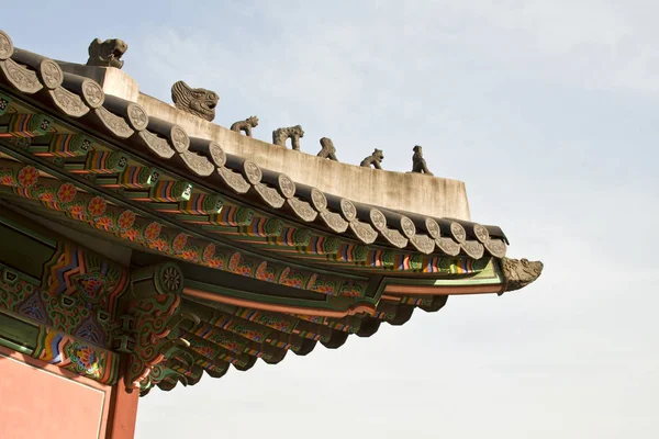 Seoul, koreanische traditionelle Architektur, Himmel, asiatisches Dach — Stockfoto