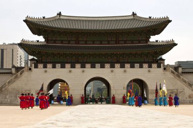 Gyeongbokgung Sarayı kapıda