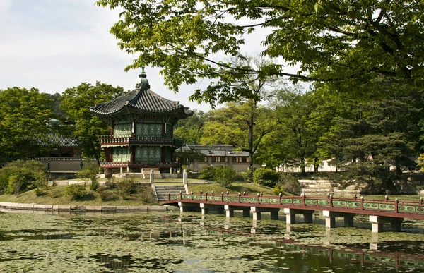 Hyangwonjeong-Pavillon im Gyeongbokgung-Palast in Seoul, Süden — Stockfoto