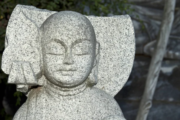 Alter steinerner Buddhakopf — Stockfoto