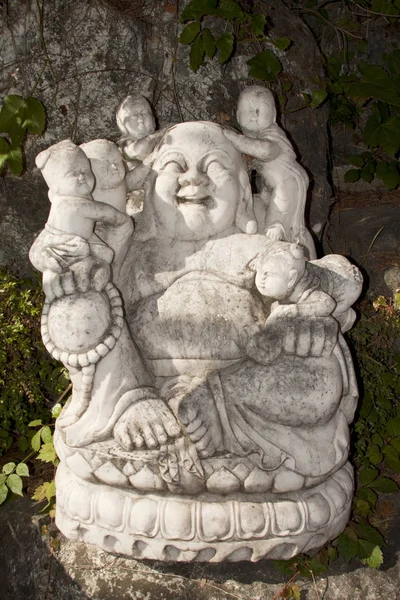 Steinbuddha, buddhistischer Tempel — Stockfoto