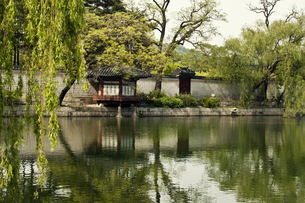 Gyeonghoeru павільйон Кенбоккун, Сеул, Південна Корея — стокове фото