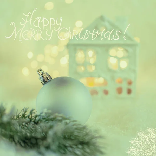Carte de voeux Joyeux Noël. Balle et Maison ou chalet. Fond de décoration d'hiver pour les vacances . — Photo