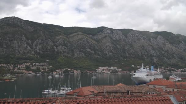 Panorama Pohled ze střechy zátoky Boka v Kotoru, Černá Hora 2019 — Stock video