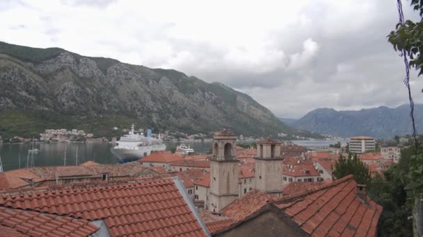 Blick vom Dach der Bucht von Kotor, Montenegro 2019 — Stockvideo