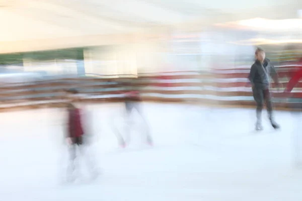 A blurry photo of a blonde girl with a white dress in a snow field — Stock Photo, Image