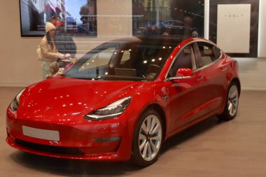 Tesla otomobil galerisi Milano, İtalya 'da