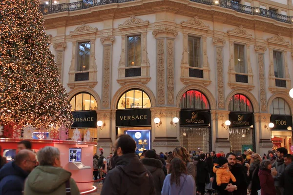 Milan - Noël 2019 : Galerie marchande Vittorio Emanuele près de la place du Dôme de Milan — Photo