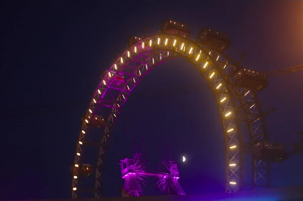 Prater lunaparkı, Wien - Ağustos 2019: giriş salonu ve panoramik tekerlek