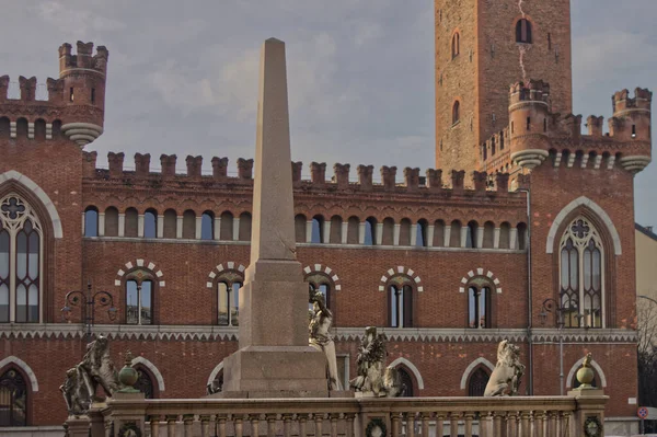 アスティ、イタリア- 2020年1月: mのオットレンギ伯爵にちなんで名付けられた広場 — ストック写真