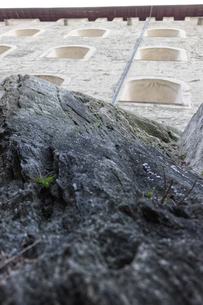 Profil av en medeltida fort sett utifrån en sporre av sten — Stockfoto