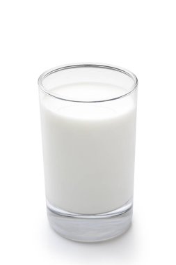 Bir bardak taze süt. 