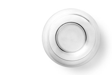 Boş balık beyaz bir arka plan üzerinde izole kase