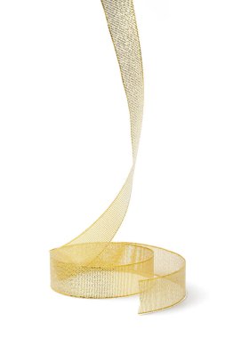 Beyaz arkaplanda izole edilmiş altın kurdele