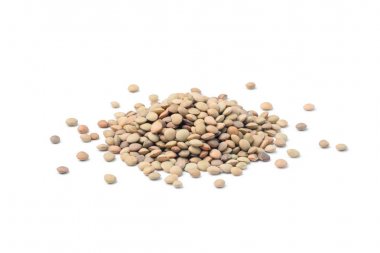 Yeşil mercimek beyaz izole yığını