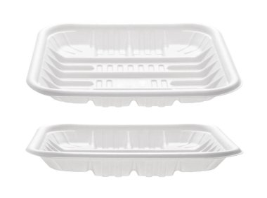 Beyaz arka planda izole edilmiş beyaz boş yemek tepsisi.