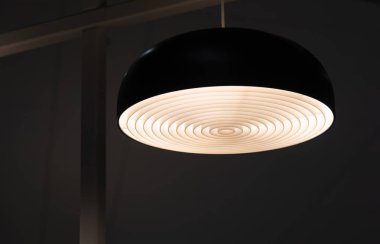 Modern siyah tavan ışıkları ampul küre şeklindeki iç dekorasyon konsepti