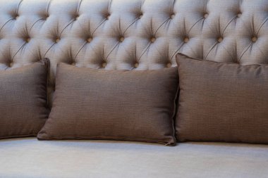 Kahverengi kumaş yastıklarda modern kahverengi kumaş yastıklar lüks kanepe iç dekorasyonu