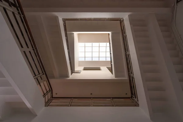 Vista Abajo Hacia Arriba Escalera Decoración Arquitectura Del Edificio — Foto de Stock