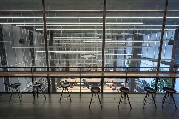 Bangkok Tailandia Diciembre 2019 Gente Está Buscando Conocimiento Las Bibliotecas — Foto de Stock