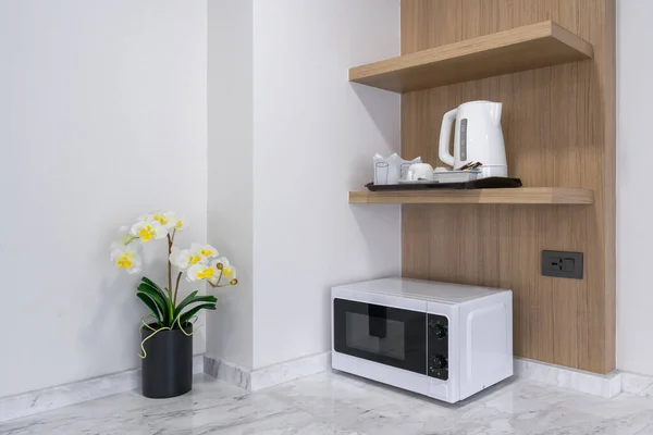 Microwave Cooking Machine White Marble Counter Electric Kettle Wooden Cabinet — Stock Photo, Image