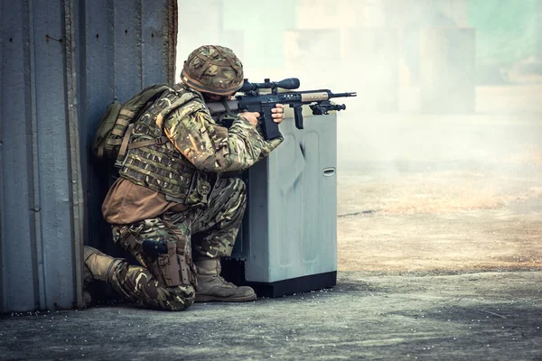 Soldado Infantería Unidad Propósito Especial Élite Disparando Durante Combate Militar — Foto de Stock
