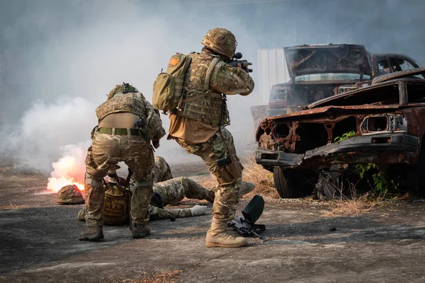 Soldados Las Fuerzas Especiales Combaten Uniformes Que Luchan Batalla Apuntando — Foto de Stock