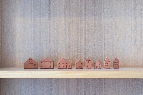 Modelo Miniatura Casa Terracota Prateleira Madeira Casa Interior Edifício Decoração — Fotografia de Stock