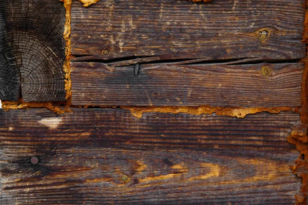 Fond texturé vieux mur de poutres en bois brun et rouillé. le mur de la vieille maison . — Photo