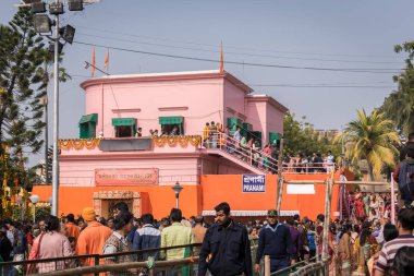 Kolpotoru Utsab 'da, Cossipore Garden House veya Udyanbati' de, 1 Ocak 2020 'de Batı Bengal, Hindistan' da bulunan Ramakrishna Matematik için insanlar toplandı.