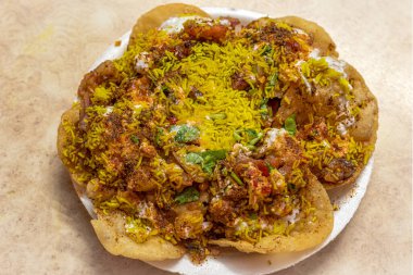 Sev Batata Puri OR Papdi chat popüler bir Kalküta sokak yiyeceğidir, bir tür chaat, gevrek, keskin, kısmen sağlıklı (Seçici odaklanma))