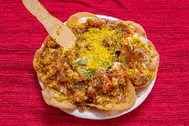 Sev Batata Puri OR Papdi chat popüler bir Kalküta sokak yiyeceğidir, bir tür chaat, gevrek, keskin, kısmen sağlıklı (Seçici odaklanma))