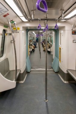 Ocak 2020 'de Salt Lake Sektörü V, Bidhannagar, Kolkata' daki Kolkata Doğu Batı Metro sisteminin metro görüntüsü