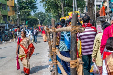 Kolpotoru Utsab 'da, Ocak 2020' de Hindistan 'ın Batı Bengal kentindeki Cossipore' de insanlar yolda toplandı.