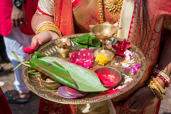 Ženy Držící Borondala Pooja Thali Pro Uctívání Boha Sindur Khela — Stock fotografie