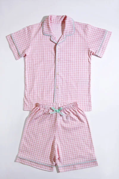 Wunderschöne Rosa Babykleidung Karierte Pyjamas Auf Weißem Hintergrund — Stockfoto