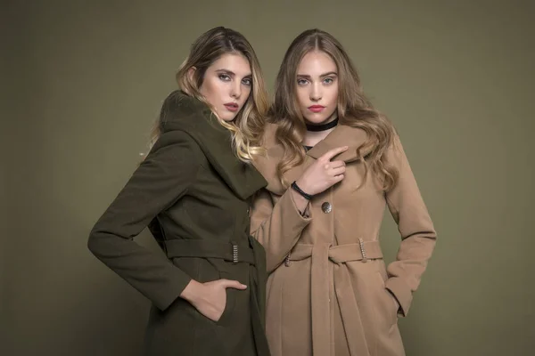 Beautiful Fashion Women Posing Elegant Coats Studio — Stock Photo, Image
