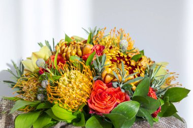 Renkli çiçekleri arkaplan olarak kapat, boşluğu kopyala