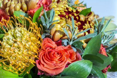 Renkli çiçekleri arkaplan olarak kapat, boşluğu kopyala