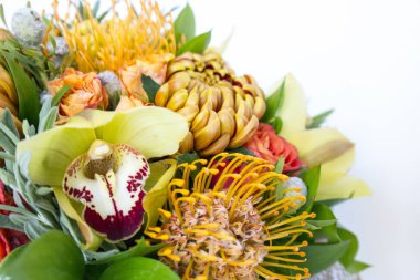 Renkli çiçekleri arkaplan olarak kapat, boşluğu kopyala