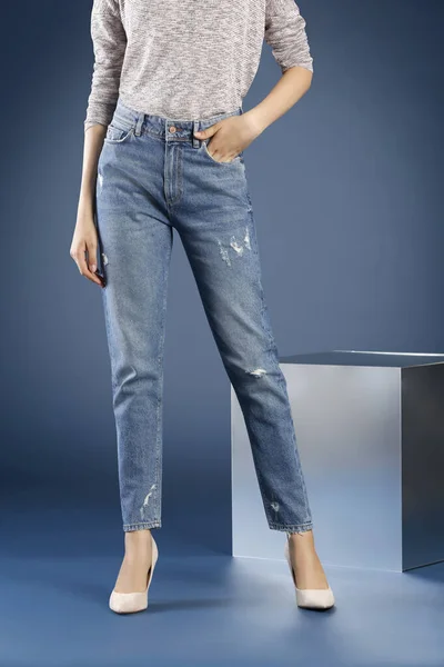 Cropped View Woman Posing Jeans Studio Fashion Concept — Stock Photo, Image