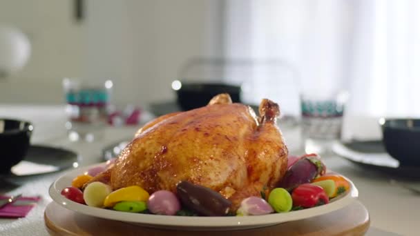 Roasted Delicious Chicken Spinning Itself Plate Vegetables Kitchen Background — Stock Video