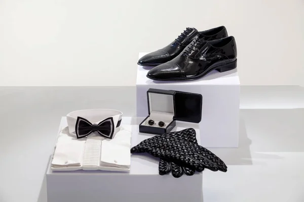 Accesorios Para Hombre Zapatos Para Hombre Pajaritas Corbatas Cinturones Joyas — Foto de Stock