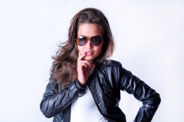 Bir gülücük ver, duygu,