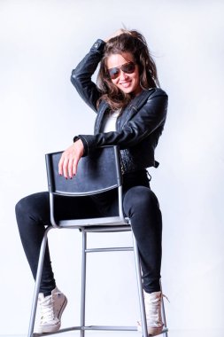 Bir gülücük ver, duygu,