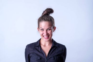 Bir gülücük ver, duygu,