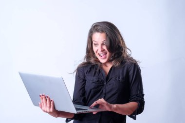 Bir gülücük ver, duygu,