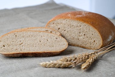 taze ekmek; yumuşak ekmek; dilimlenmiş ekmek; kulaklar