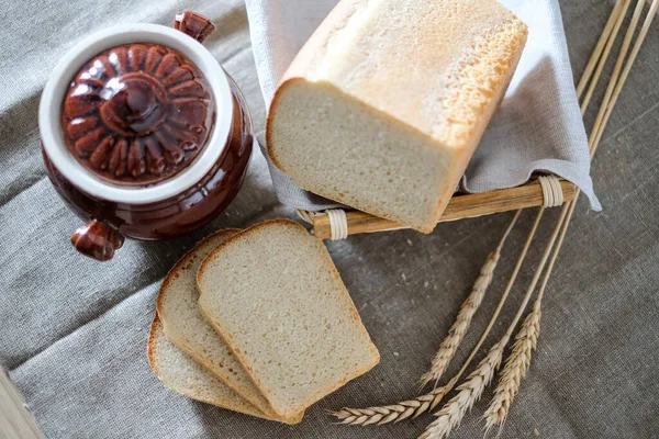 Chleb Świeży Miękki Bochenek Krojony Uszy — Zdjęcie stockowe