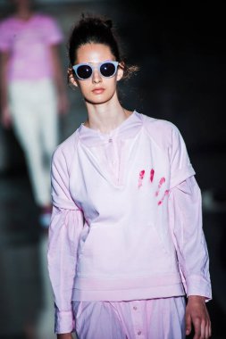 080 Barcelona Havacılık Haftası. OscARLEON CATWALK